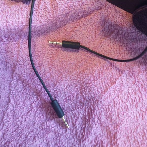 Sol Republic Tracks V8 On-Ear Wired Headphones - Picture 6 of 6